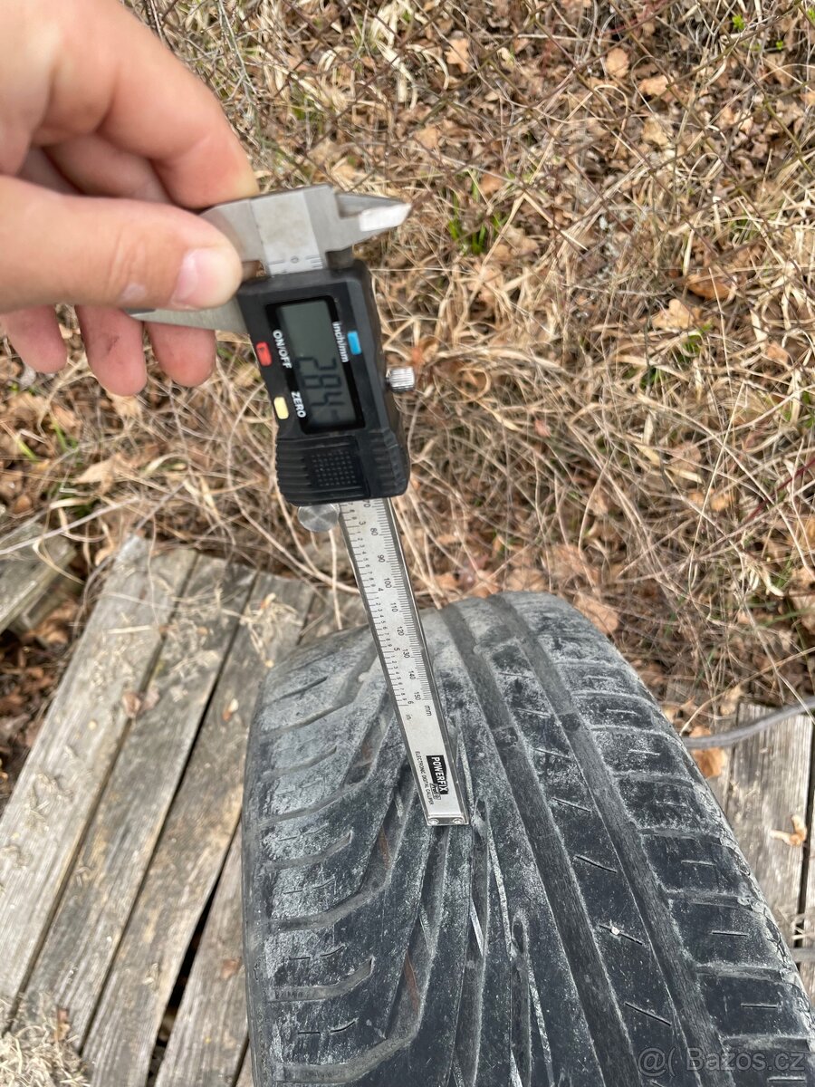 Pneu Uniroyal 195/50 R15 - 5