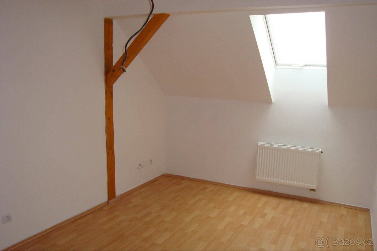 Pronájem 3kk podkroví, Chomutovská 458, Kášterec - 5