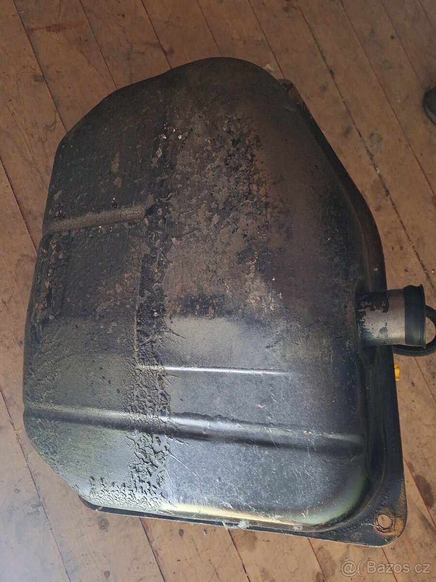 Fiat 124,nádrž na fiat 124,spider - 5