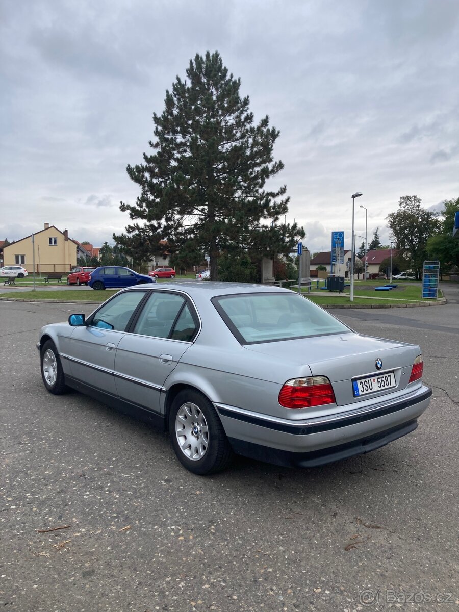BMW E38 730i V8 - 5