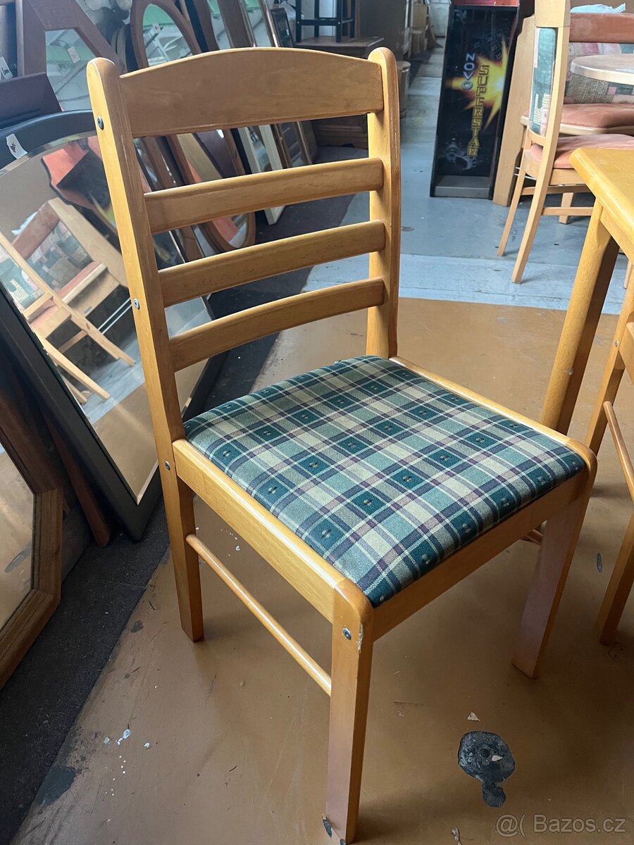 Jídelní stůl se židlemi - 5