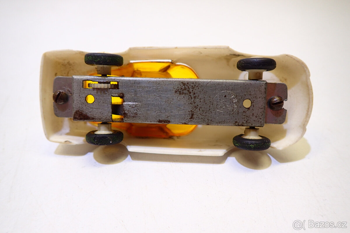 Ferrari na setrvačník - zn. Igra - Retro Hračky - 5