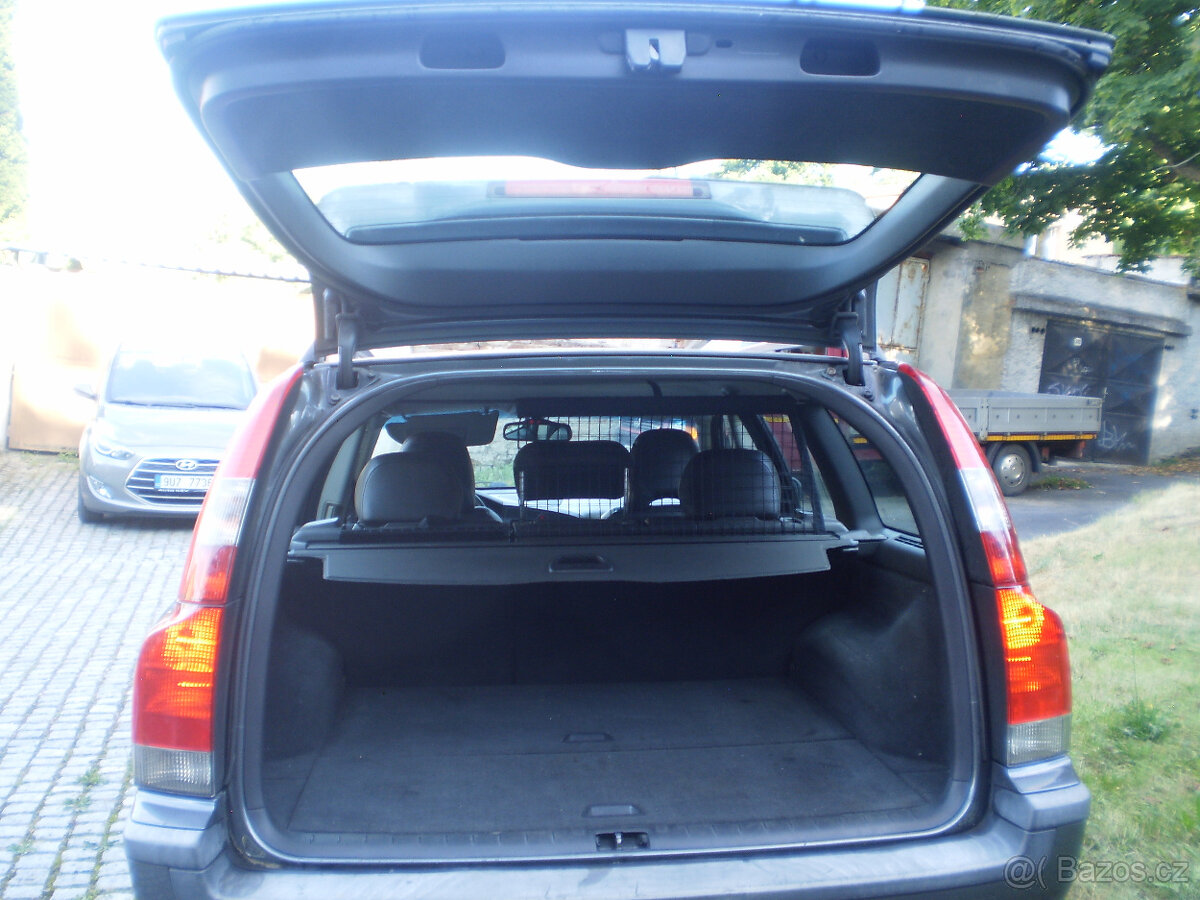 PRODÁM VOLVO V70 D5 AWD 120 kw r.v.2004 T.K.2026 4X4 - 5