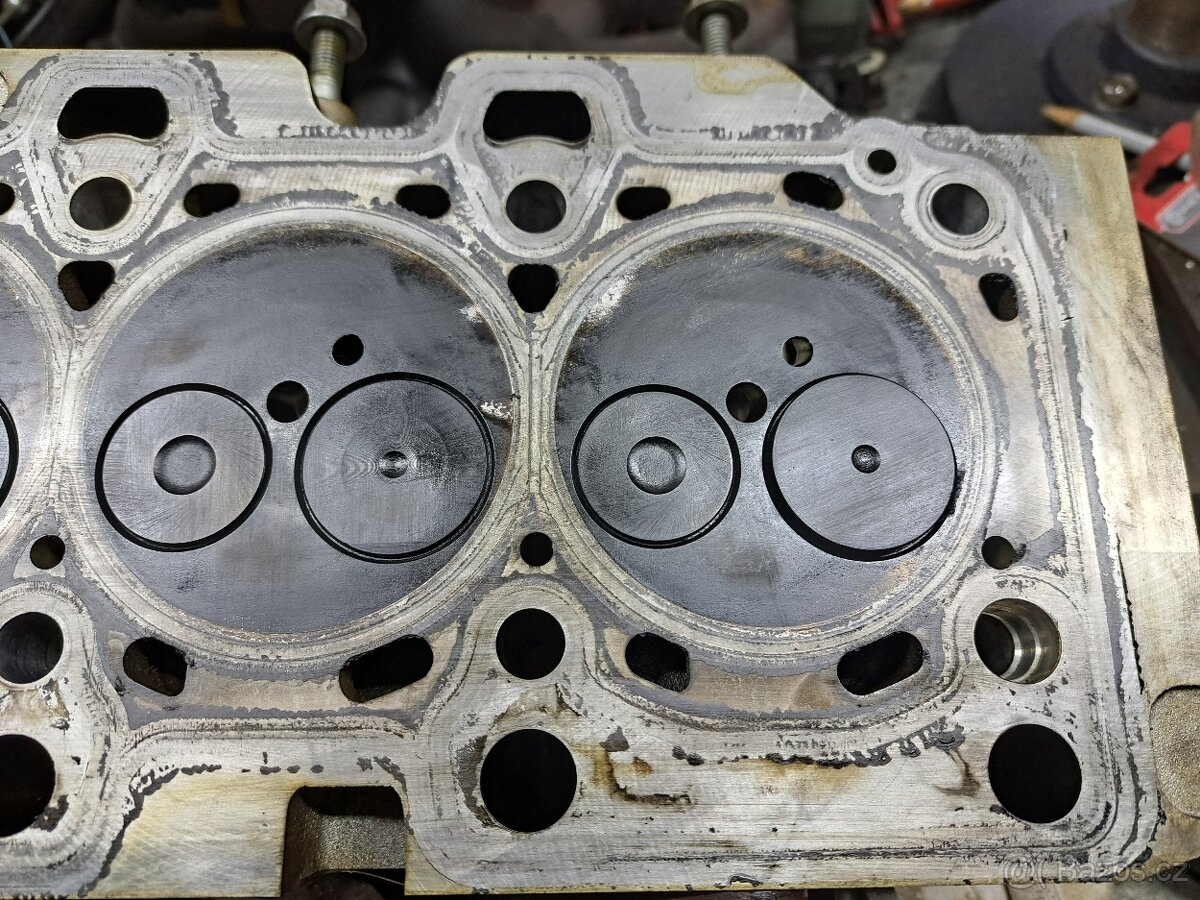 Hlava motoru Renault 1.5 dci - 5