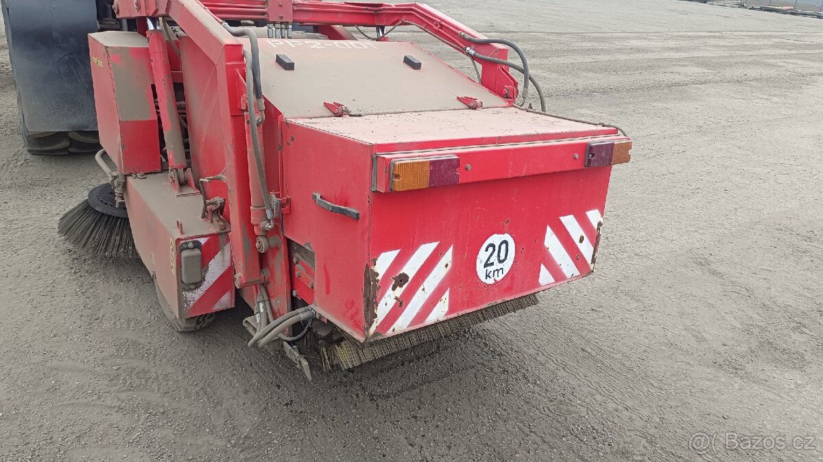 Zametací stroj tažený. - 5