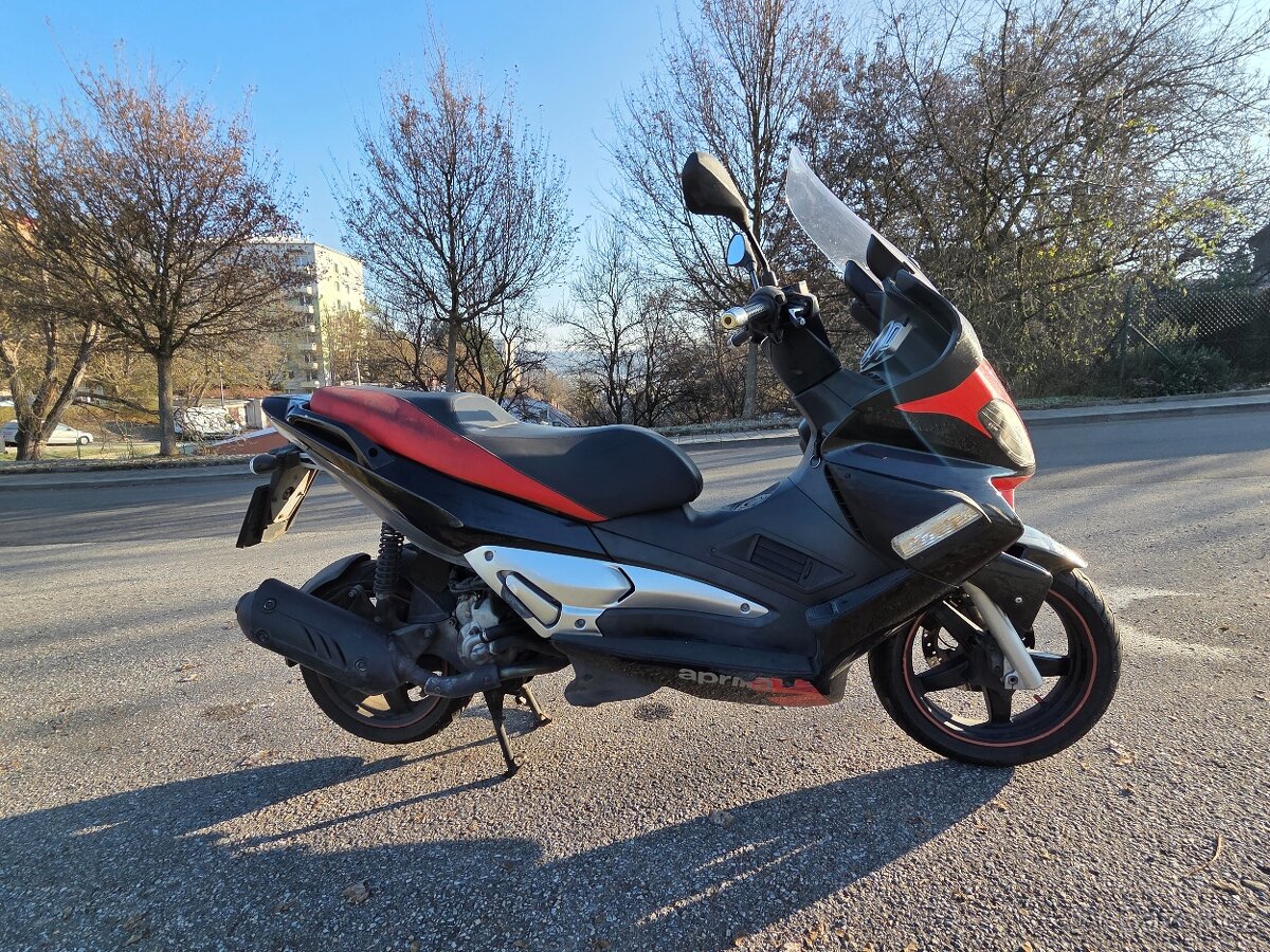 Aprilia SR 300 Max - 5