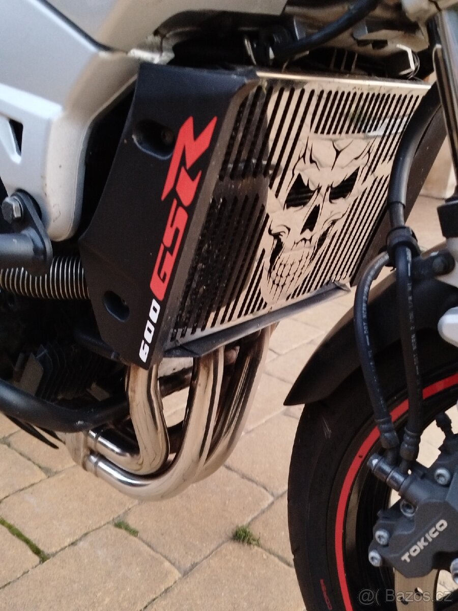 Suzuki GSR 600 - 5