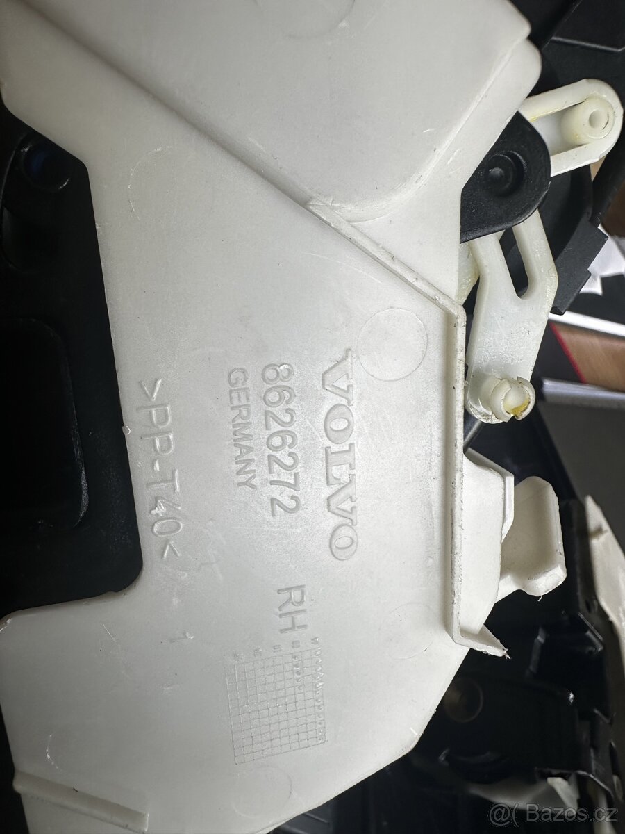 Zámek Volvo V70 - 5