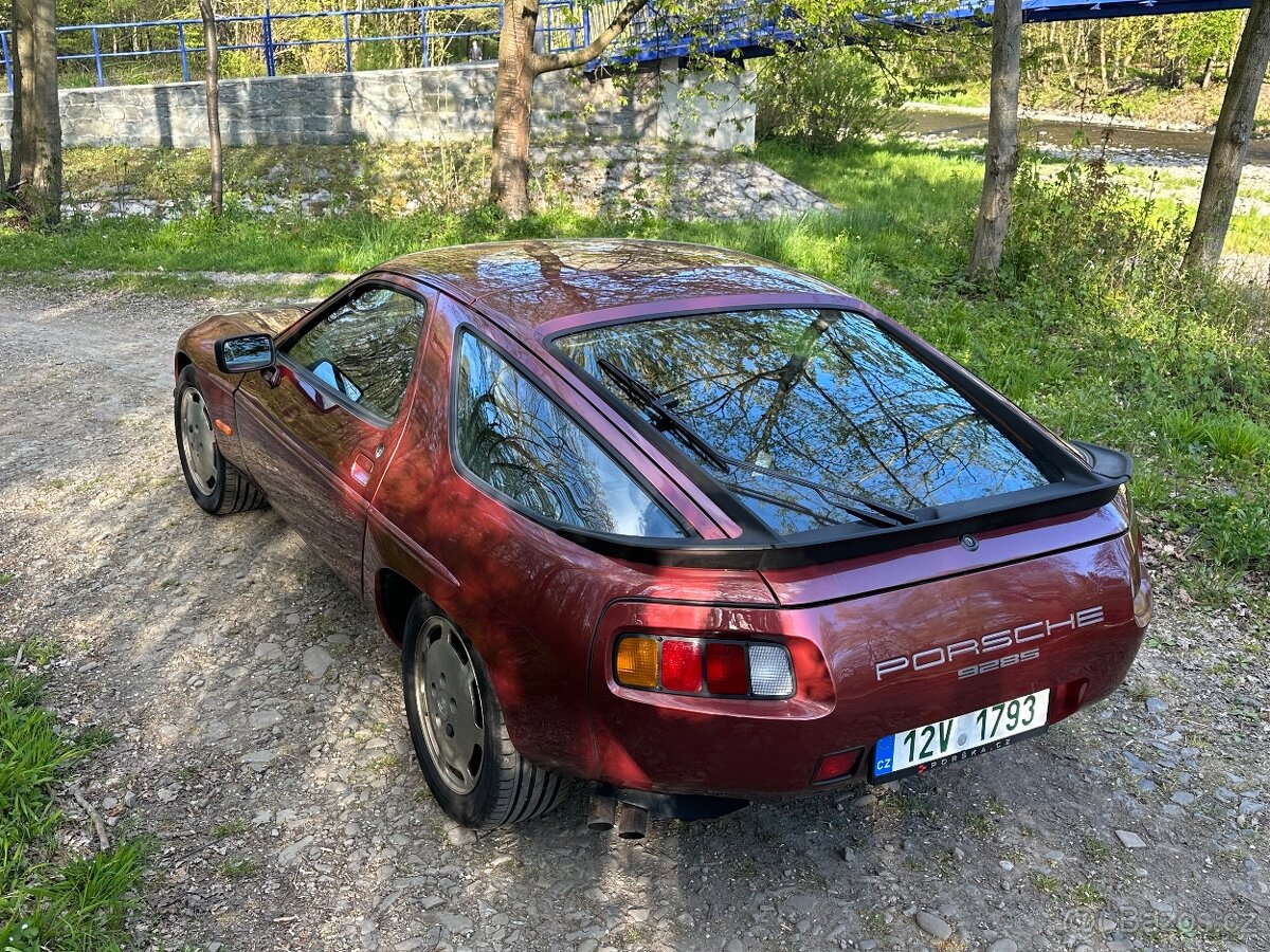 PORSCHE 928S - 5