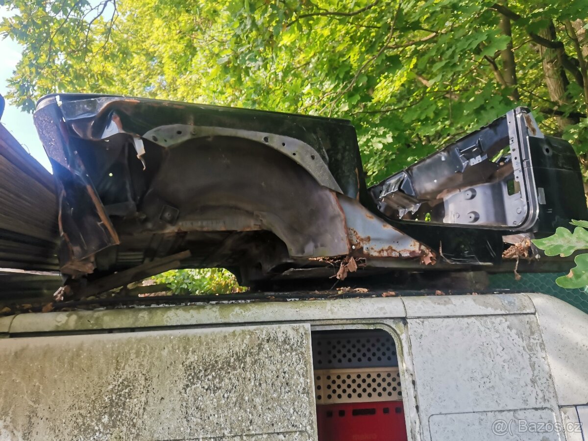 JEEP WRANGLER YJ - PRODÁM DVEŘE + LEMY BLATNÍKŮ + SKELET