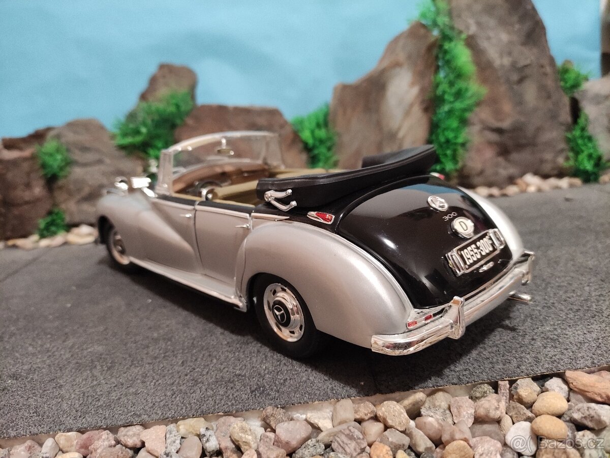 prodám model 1:18 mercedes benz 300C cabrio - 5