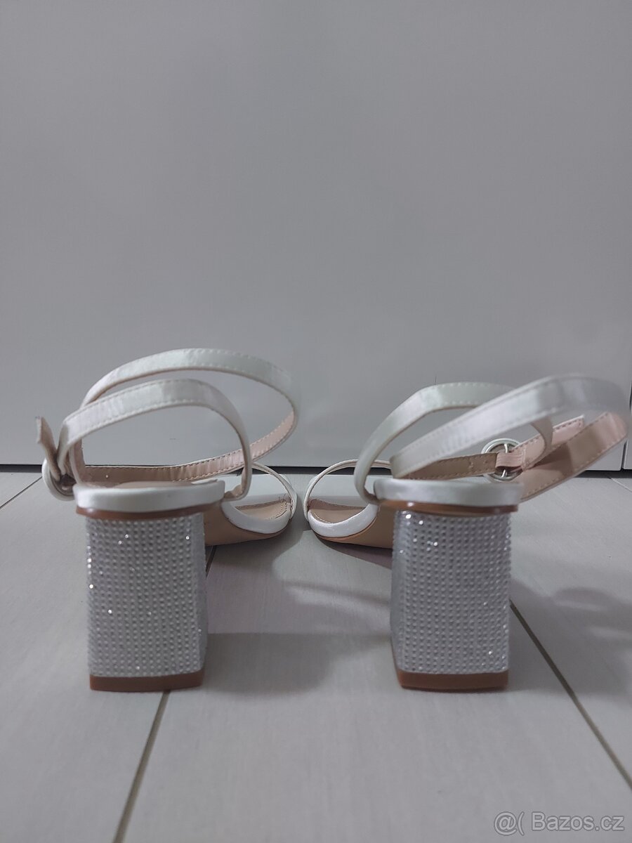 Nove bile svatebni sandalky Raid - 5