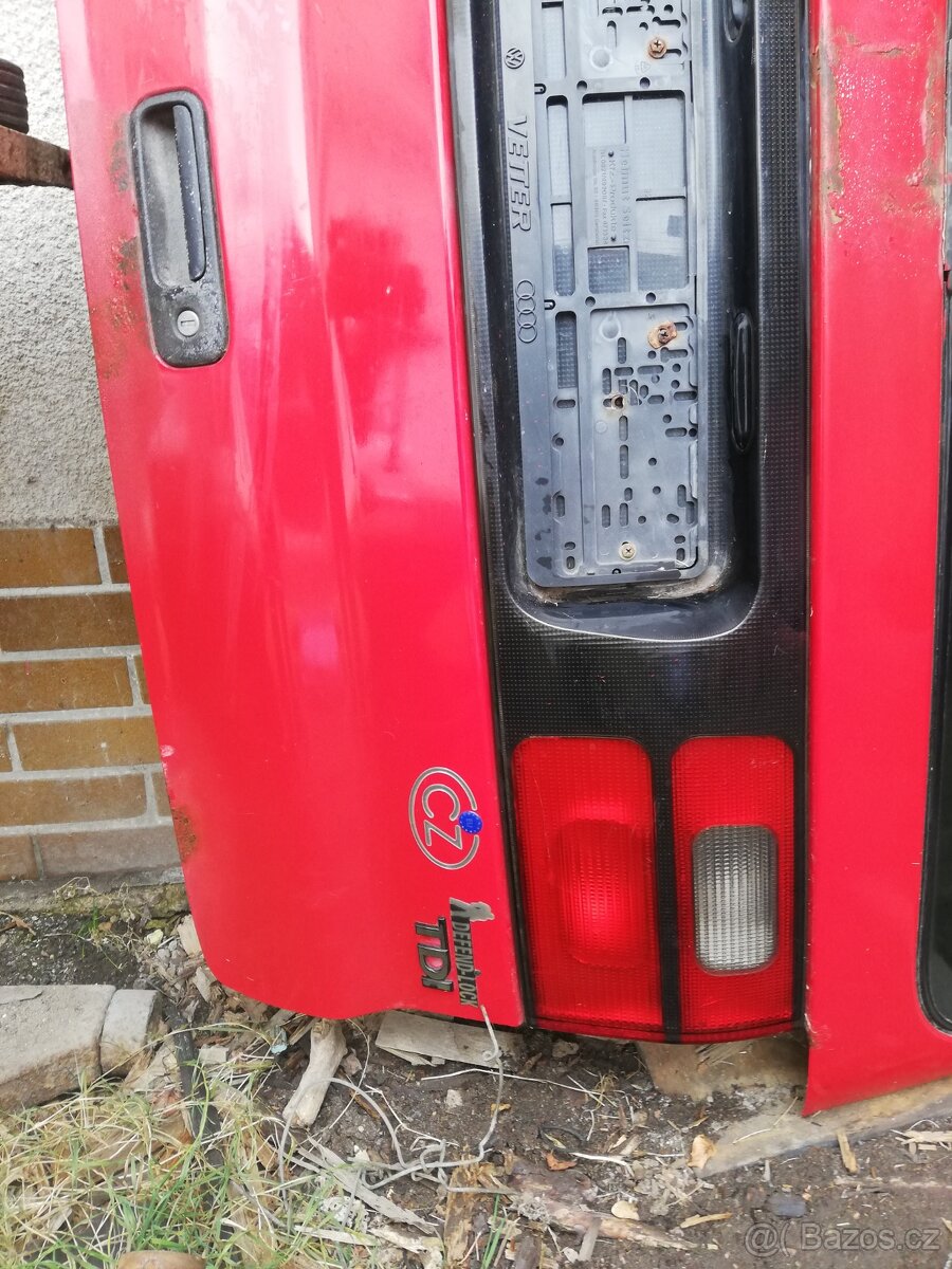 VW Sharan před facelift, zadní dveře červené - 5