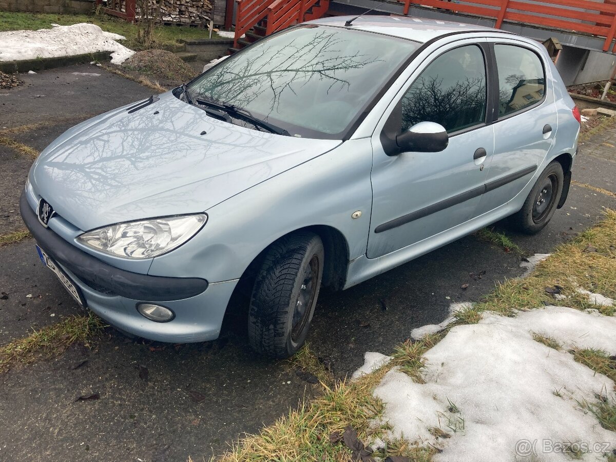 Bouraný Peugeot 206 1.4, benzín - 5
