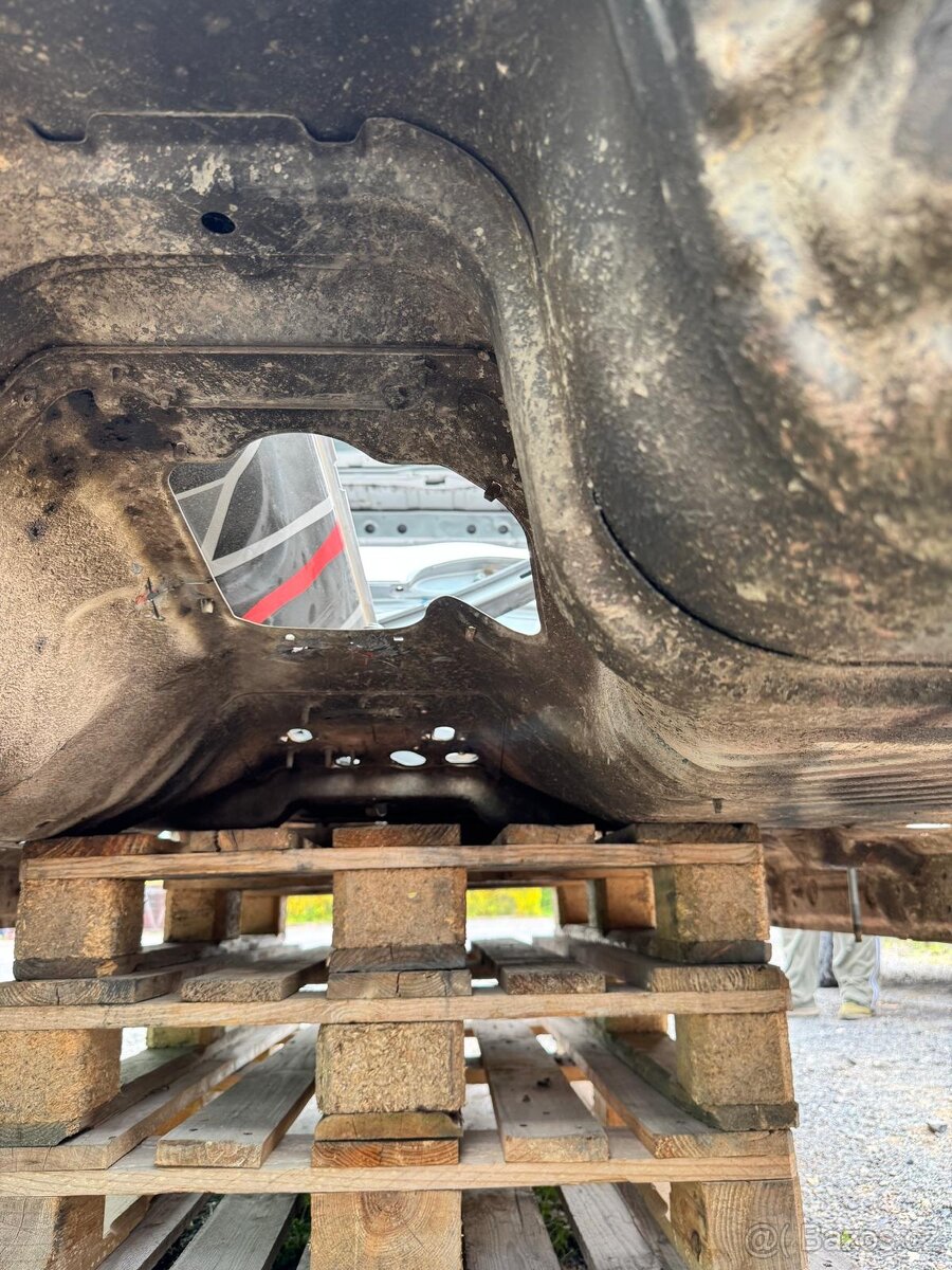Prodej karoserie Nissan Patrol GU