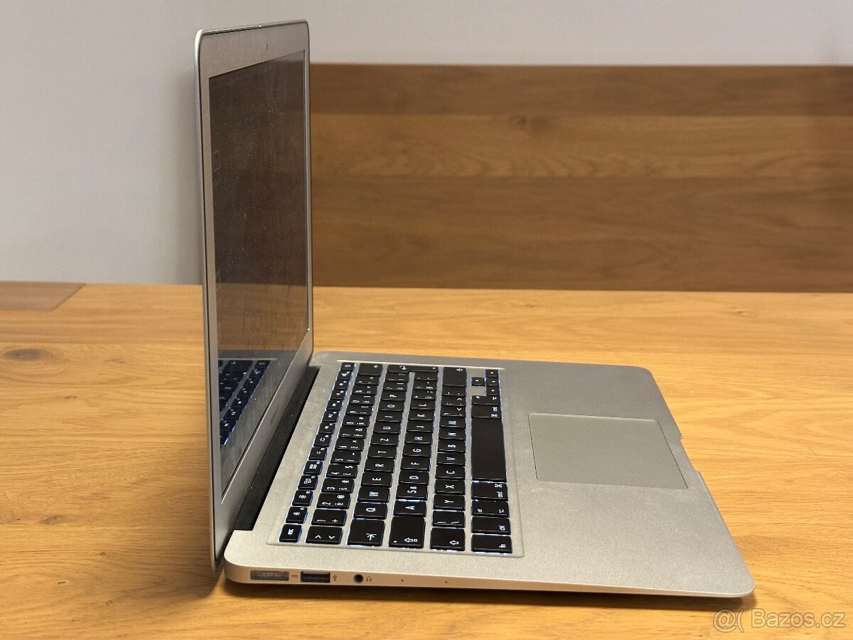 Apple MacBook Air 13" (Early 2014) - 5