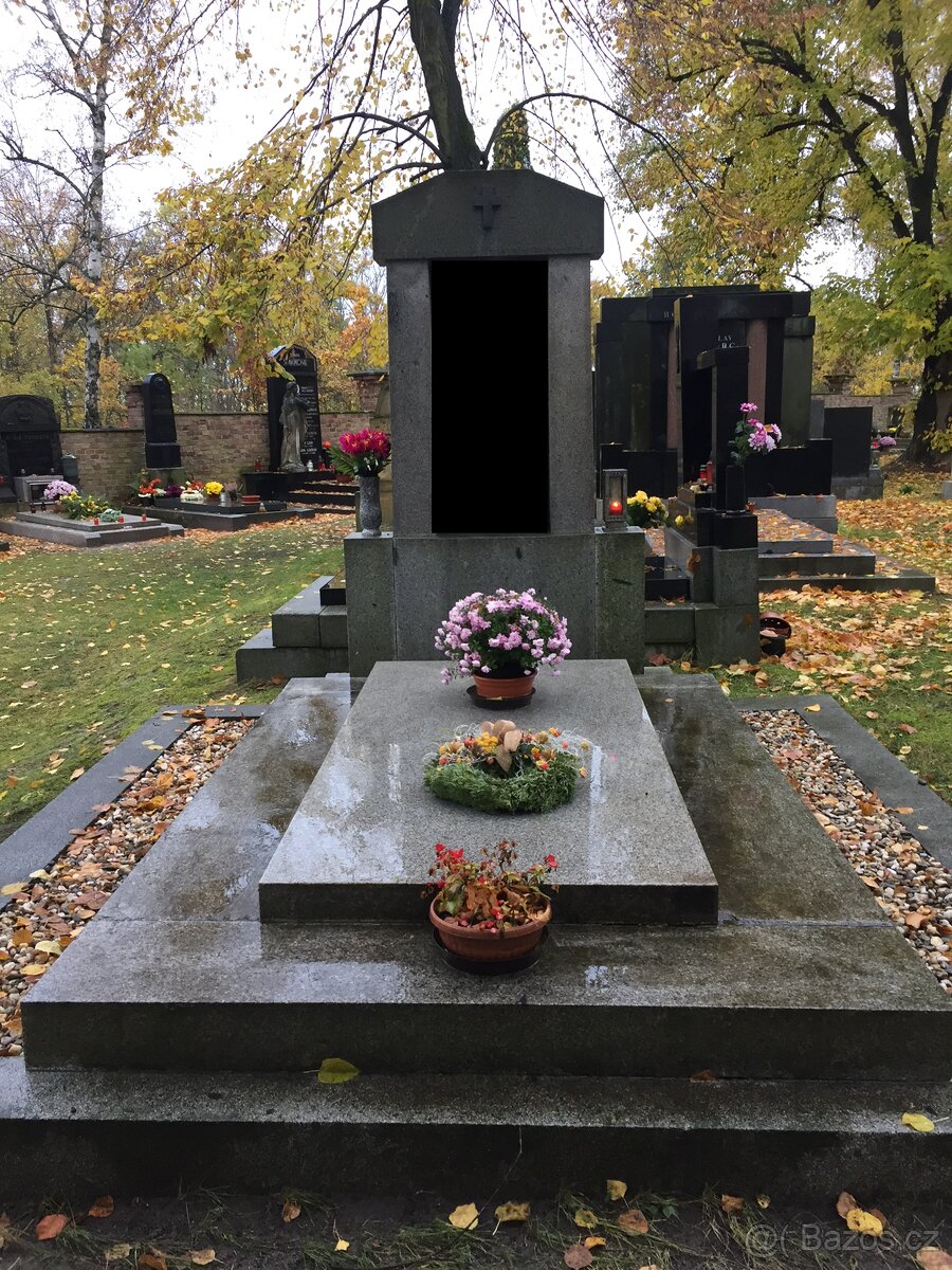 Rodinná dvojhrobka s pomníkem v Sobotce - 5