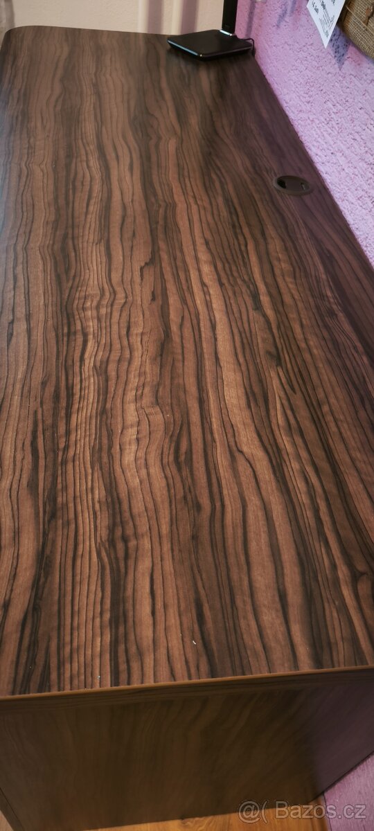 Prodám zachovalý dětský psací stůl - 5