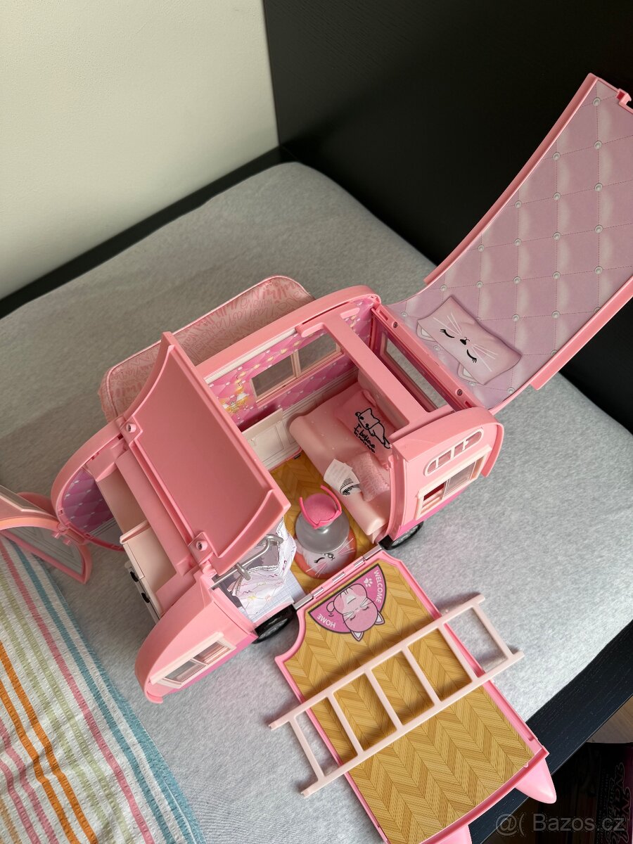 Karavan Nanana Panenky, auto Nanana - 5