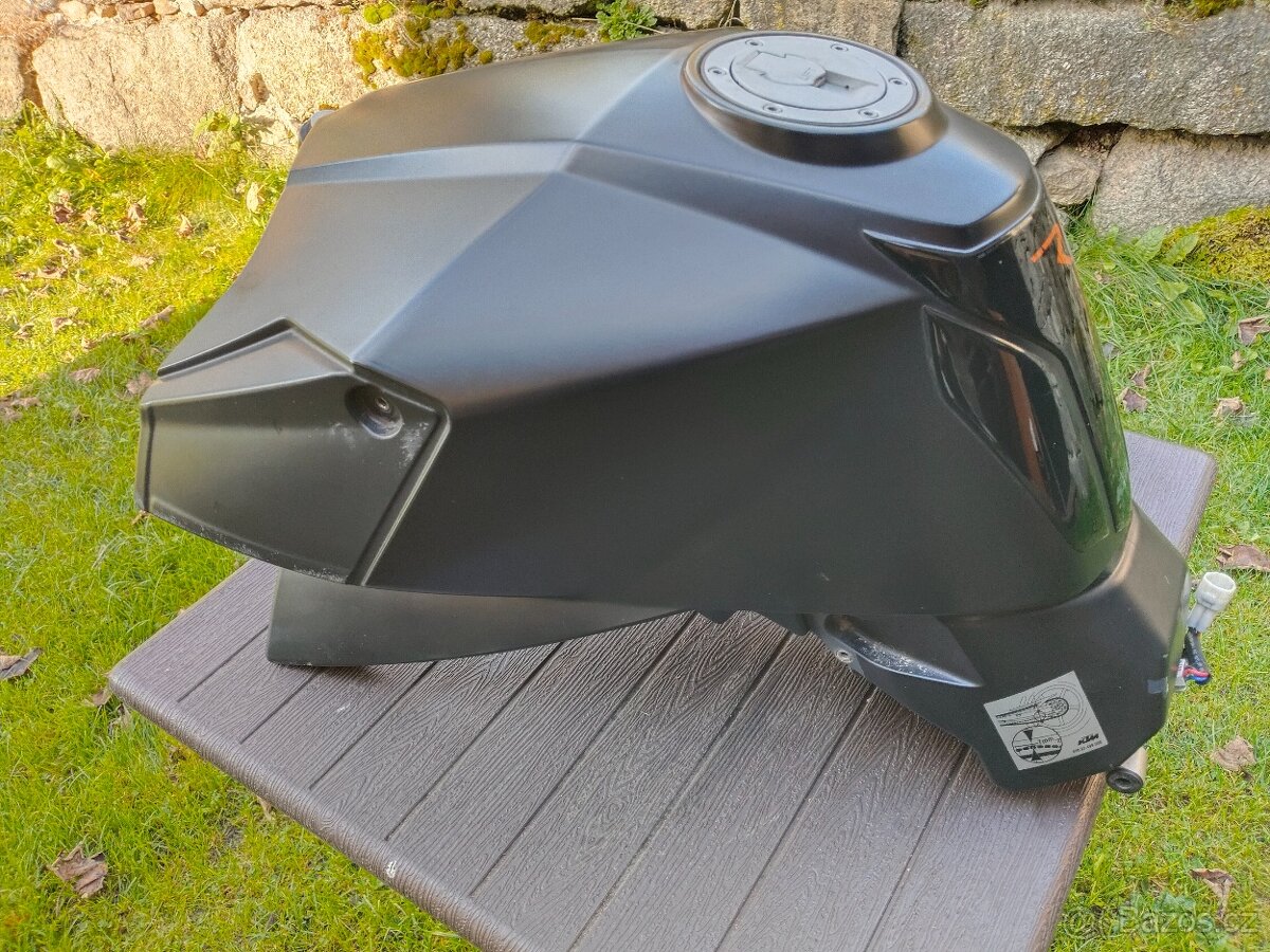 KTM 990 SUPERDUKE NÁDRŽ - 5