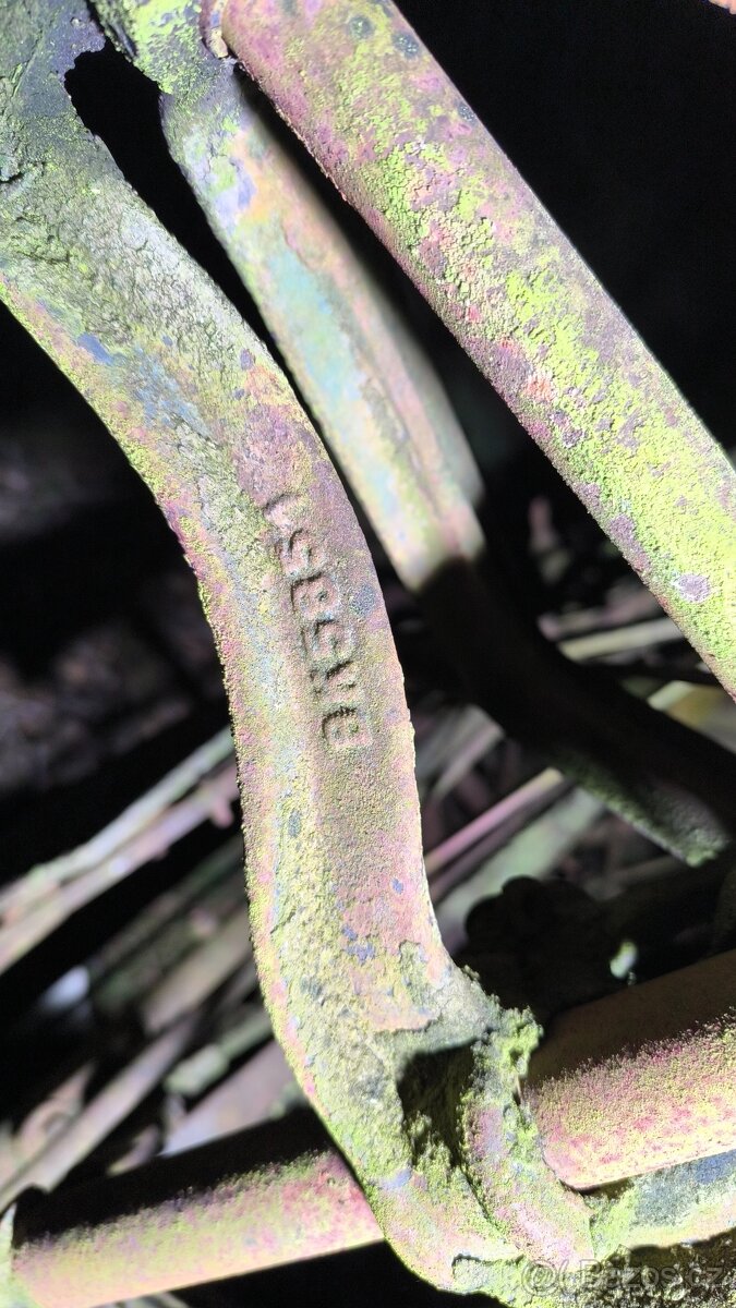 Starý vazač, kombajn, kosa, žací stroj - 5