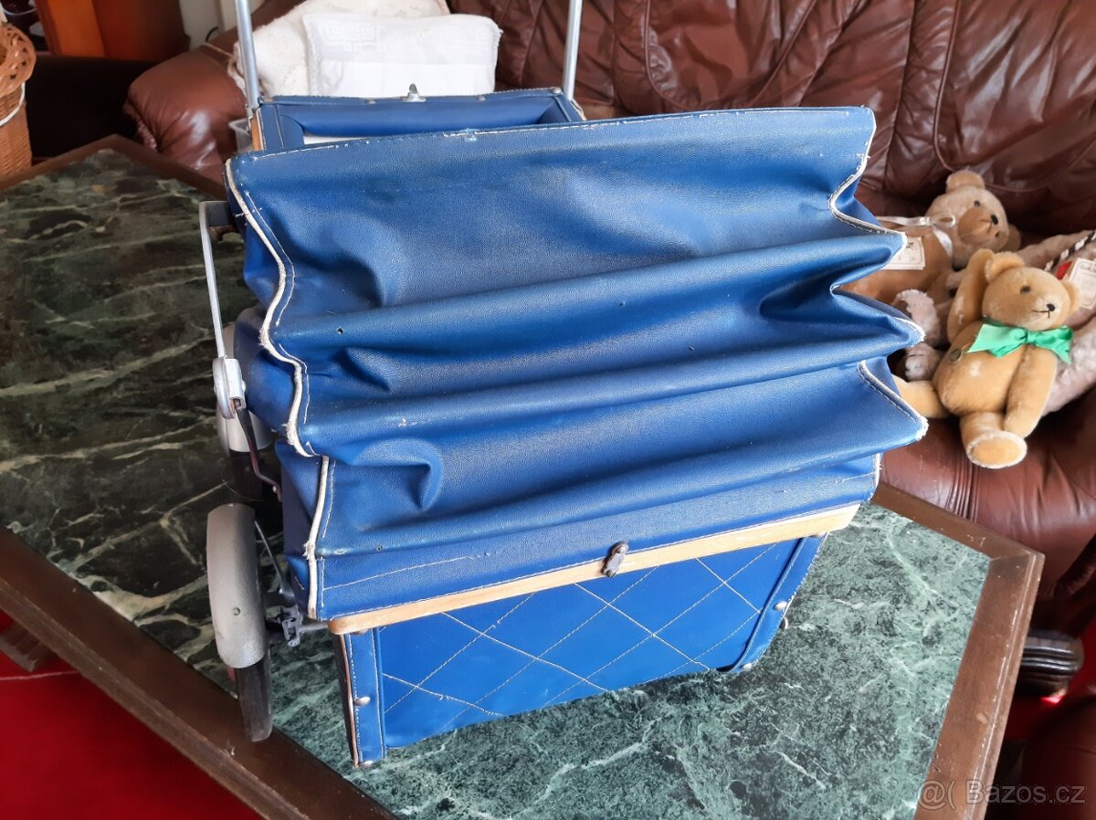 starý kočárek pro panenky - 5