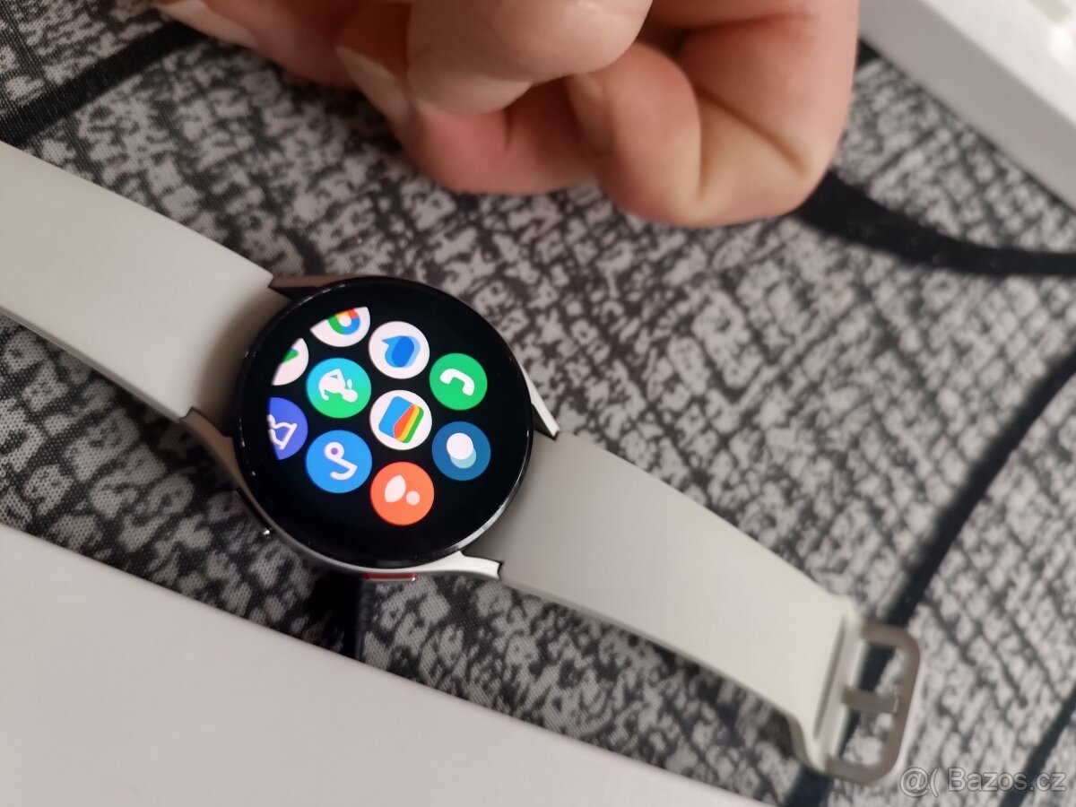 Samsung Galaxy Watch 4 stříbrné - 5