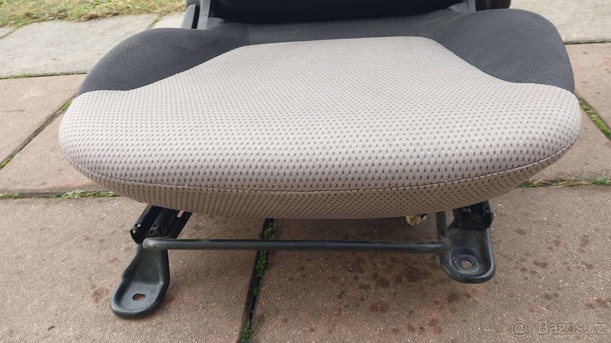 Mitsubishi L200 DID sedadlo spolujezdec - 5