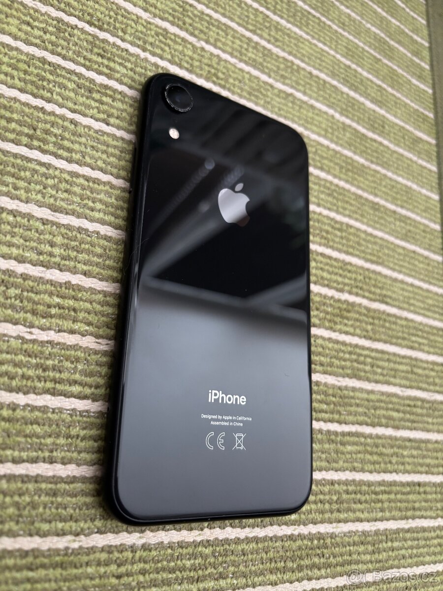 Iphone XR 64GB černý, bat.80%, 14 krytů - 5