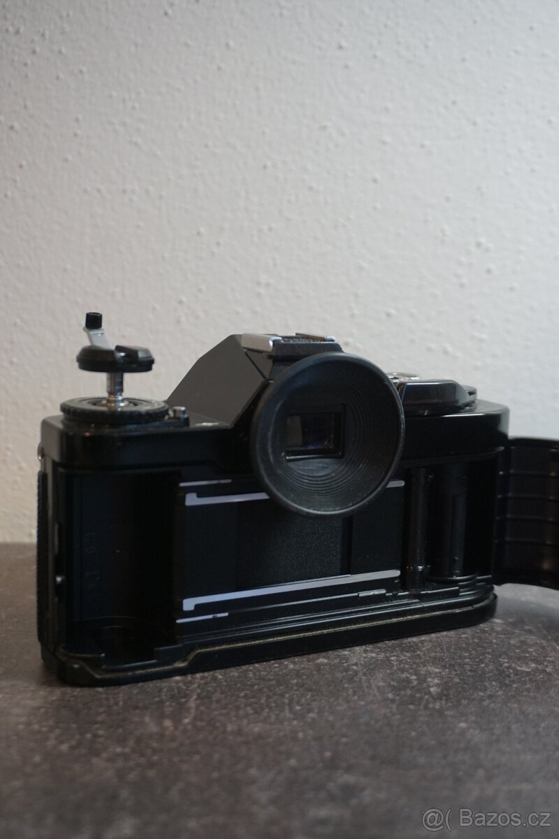 Analogový fotoaparát Canon AV-1 + 2 objektivy Canon FD - 5