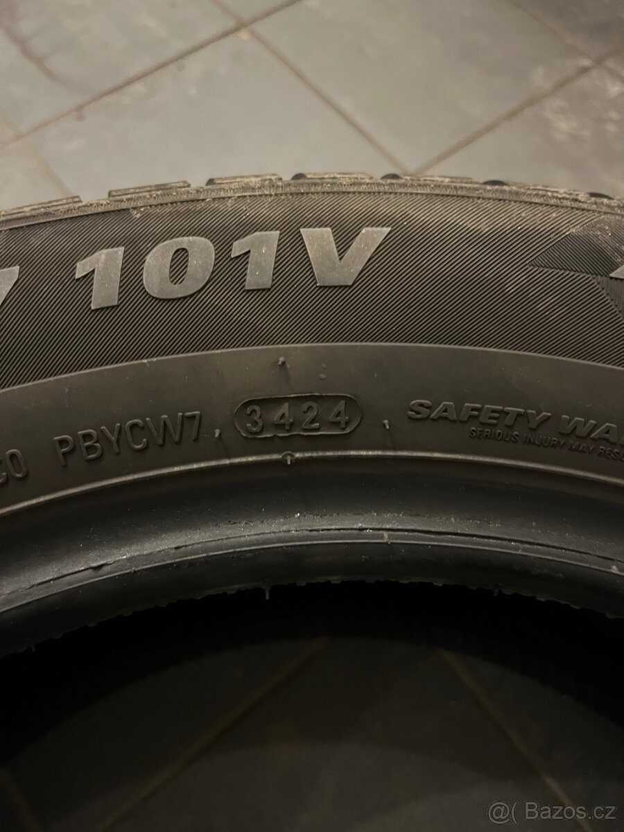 Téměř nejeté zimní pneu KUMHO - 225/55 R17 101V - 5