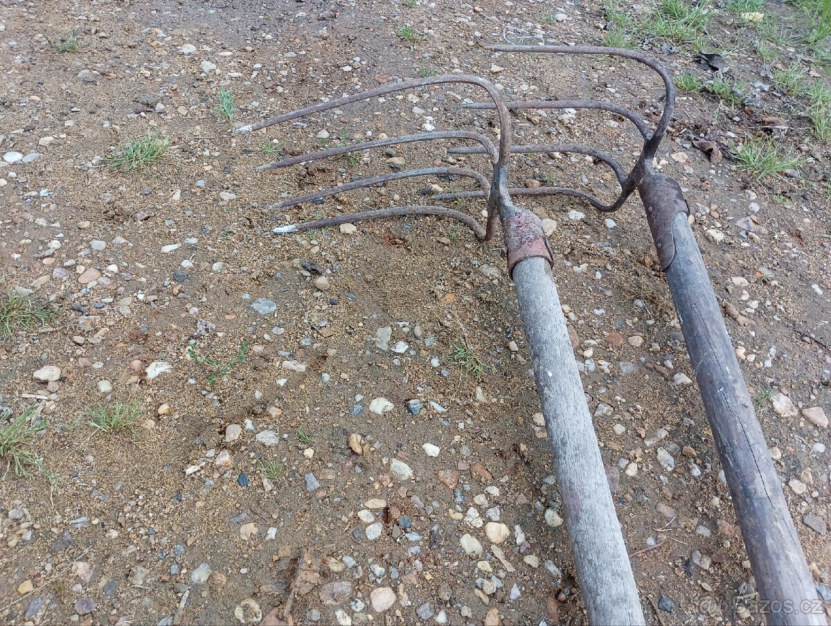 Staré zahradní nářadí - 5
