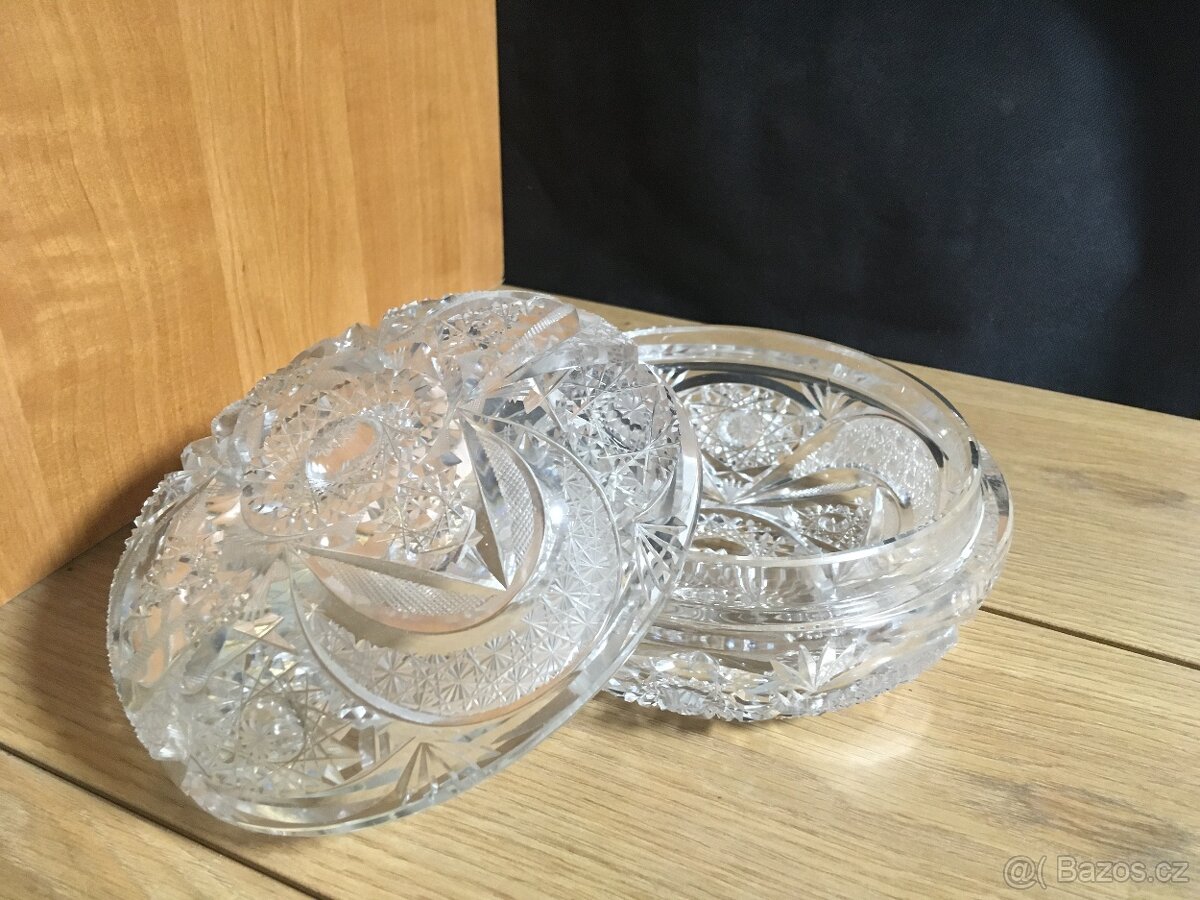 Broušená dóza s víkem - 5