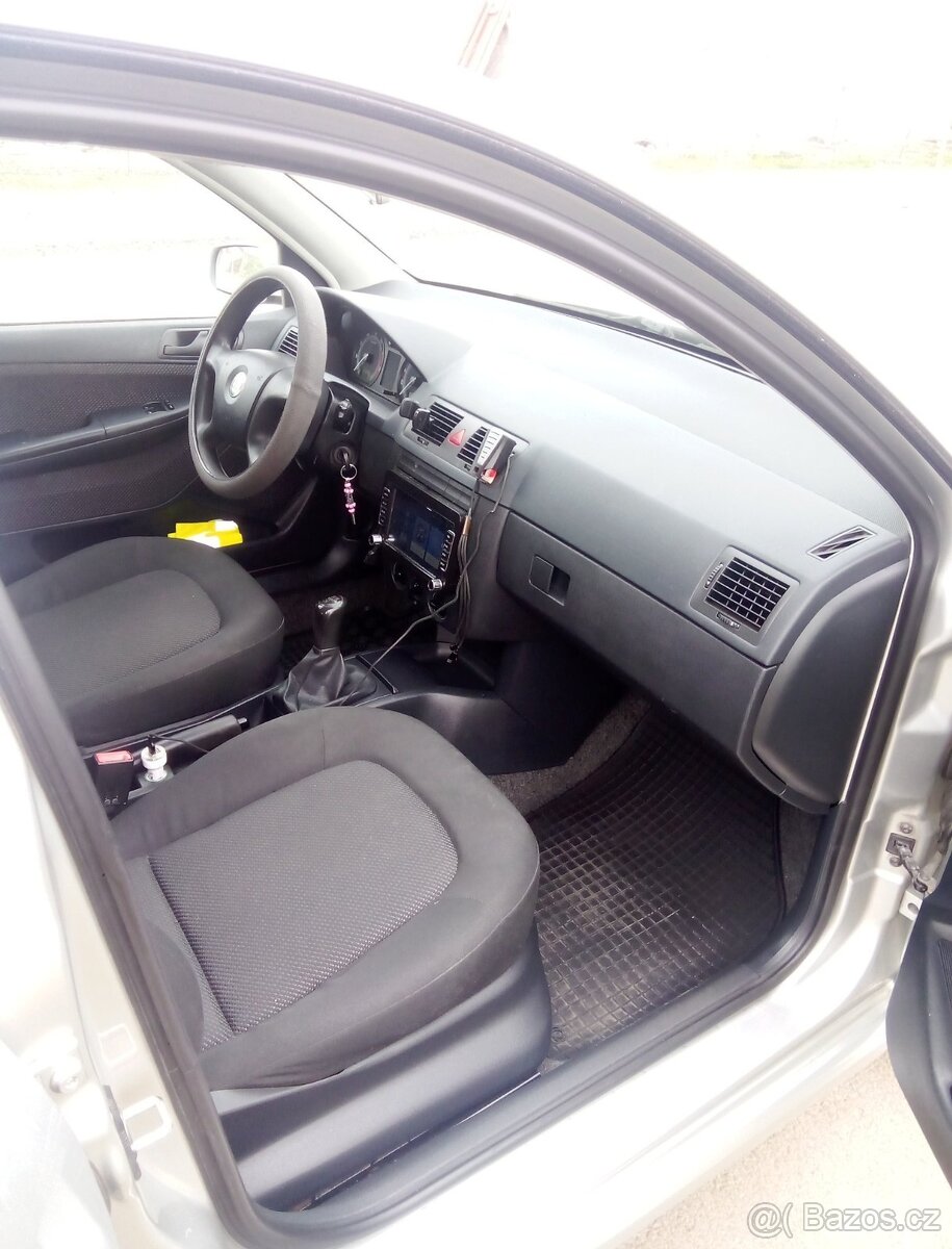 Škoda fabia 1.2 - 5