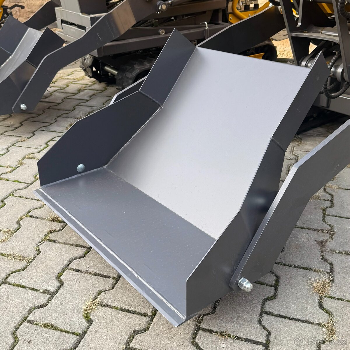 Dumper 800kg – zvedací korba, motor Briggs & Stratton, 2mth - 5