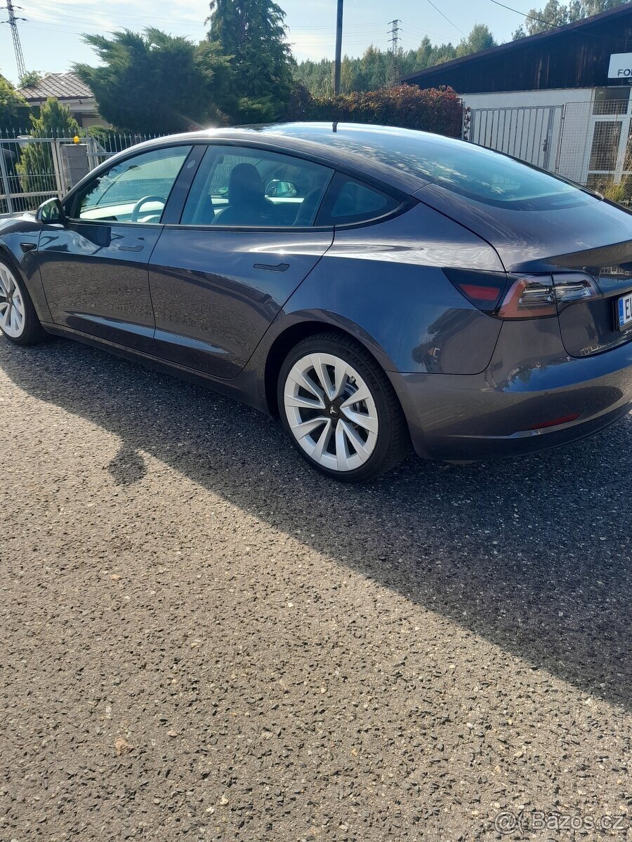 Tesla model 3 Refresh rok 2021 SOH 89% - 5