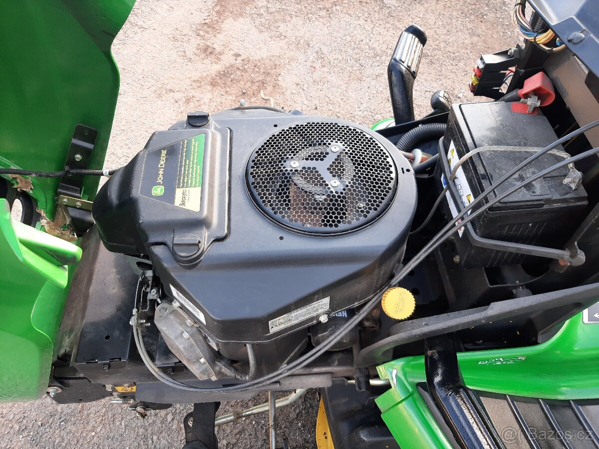 Zahradní traktor John Deere X300R - 5