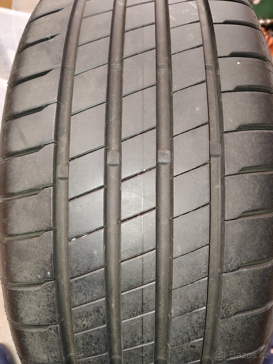 Bridgestone 225/40R19 93Y - 5