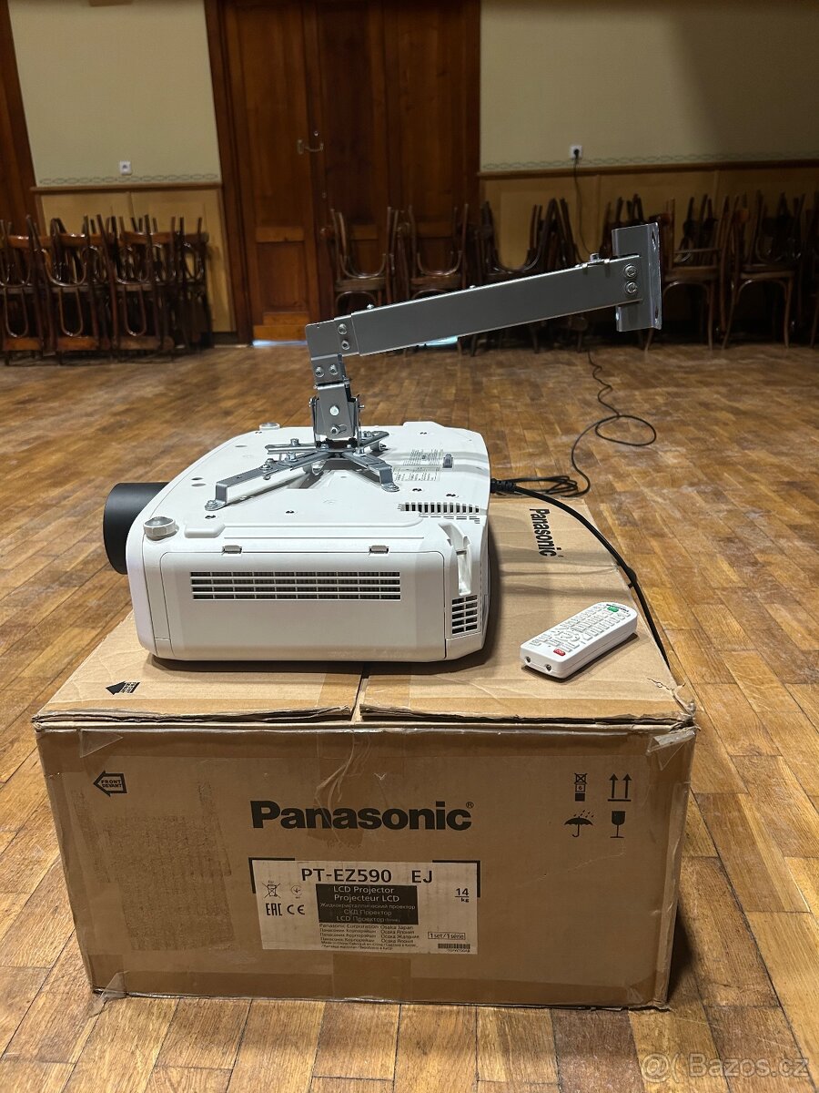 Panasonic PT-EZ590 + ET-ELT30 - 5