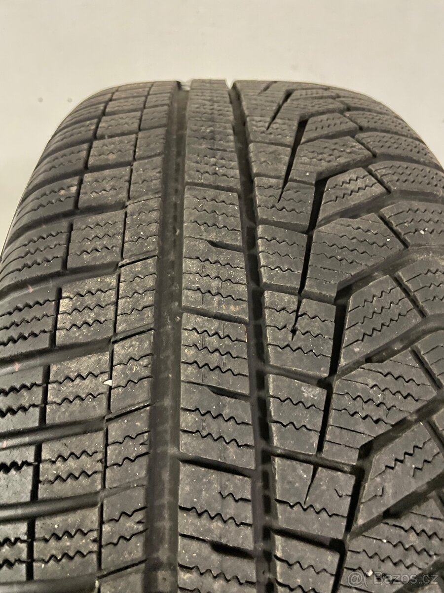 Original Mercedes A CLA W177 C118 225/45/18 90-100% - 5