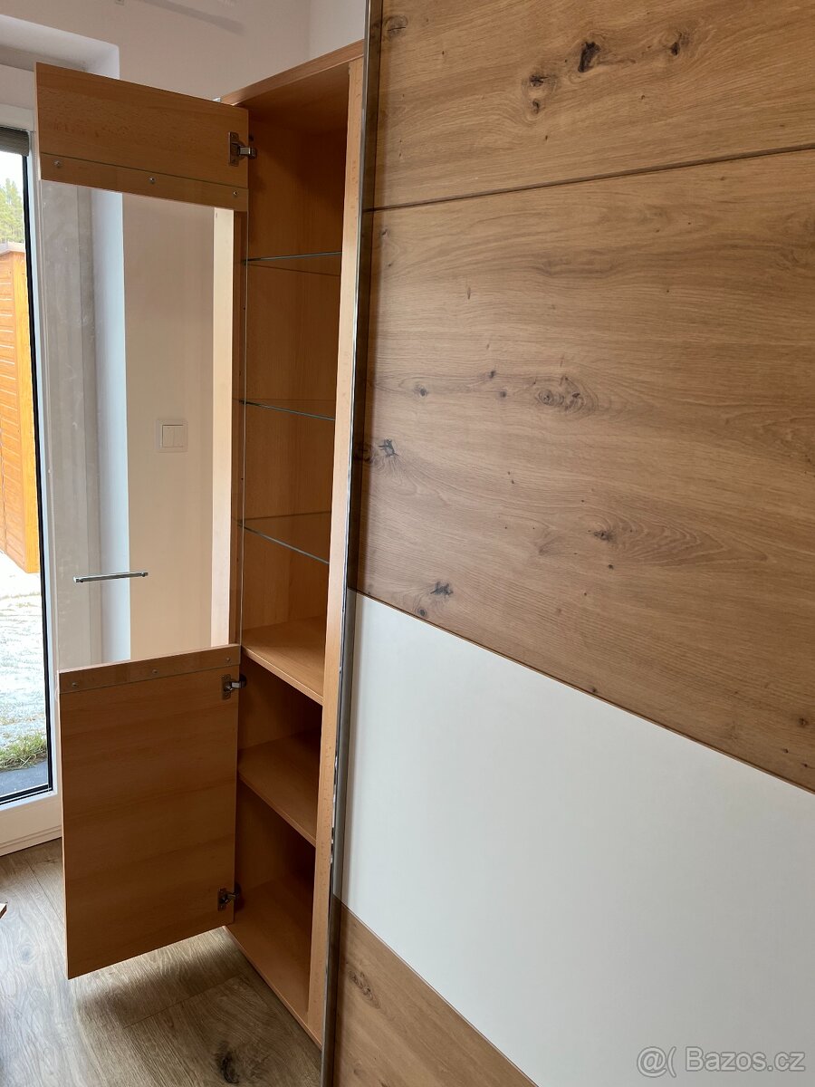 Prosklená skříň ADEL - 5