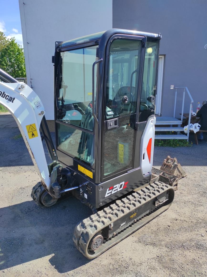 Minibagr Bobcat E20Z Dlouhé rameno - 5