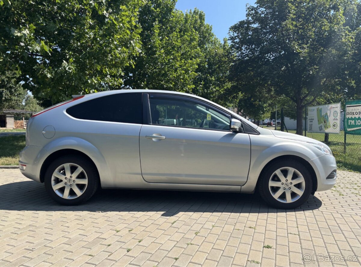 FORD FOCUS 1.6 77 KW AMBIENTE - BENZÍN - 3 DVEŘOVÝ HATCHBACK - 5