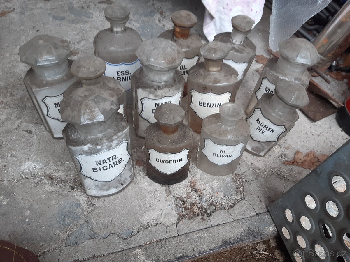 Staré vybavení lékárny - 5