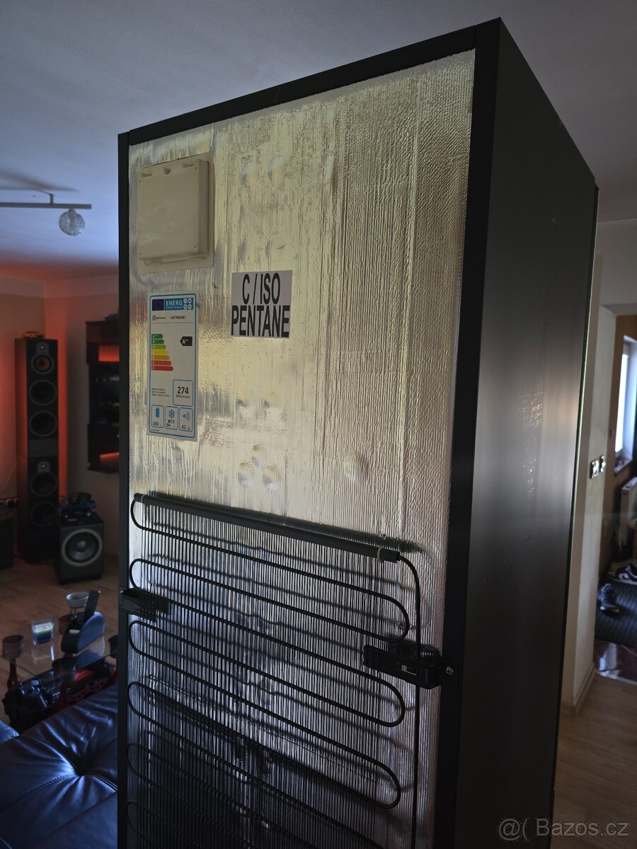 Exkluzívní černá skleněná lednice Electrolux - na opravu - 5