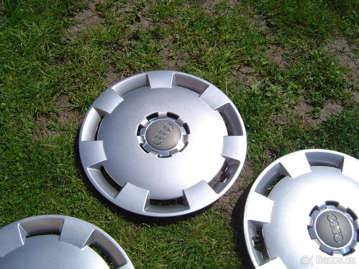 4 X ORIGINÁLNÍ POKLICE DISKŮ ZN. AUDI ..16" - 5