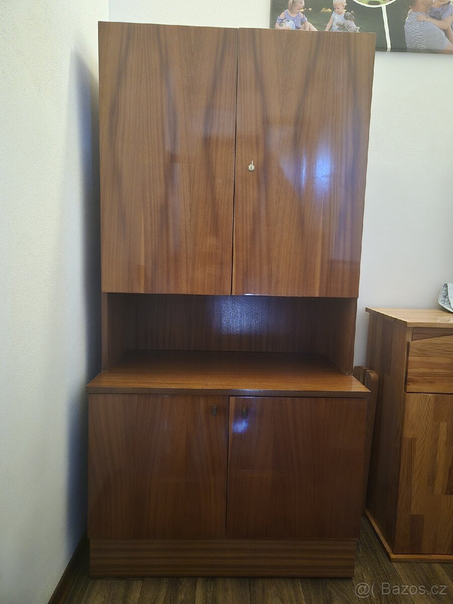 2 dřevěné skříně / komody / knihovny - 5