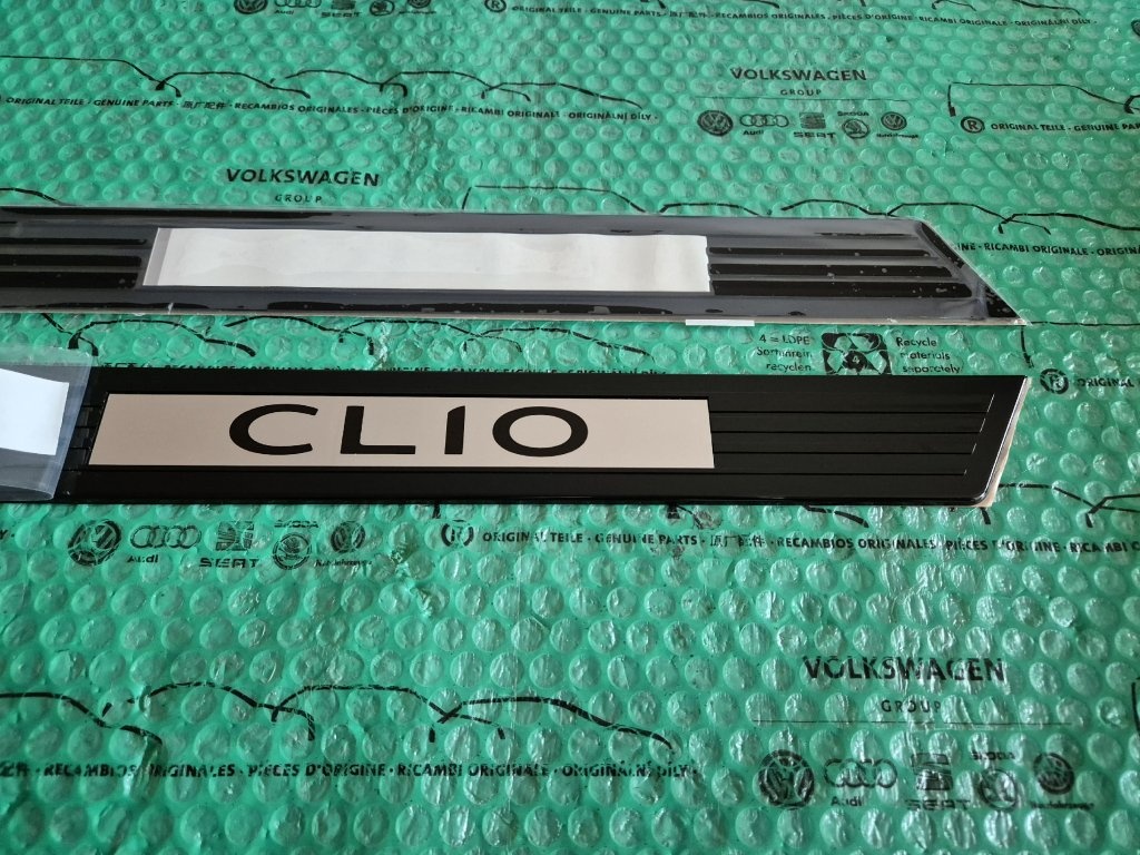 dekorativní ozdobné a ochranné lišty prahu Renault Clio 4 82 - 5