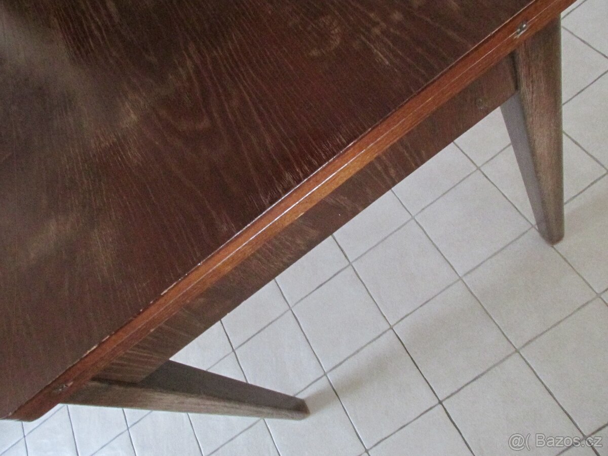 HISTORICKÝ JÍDELNÍ STŮL - 5