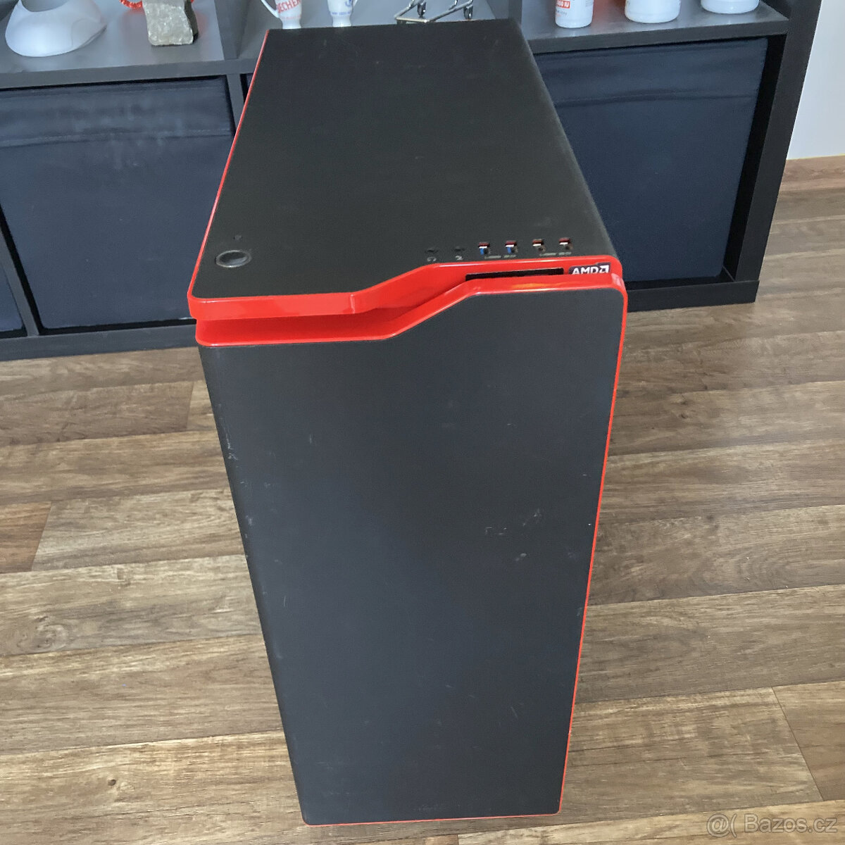 Prostorná PC skříň NZXT H440 (černo-červená) - 5